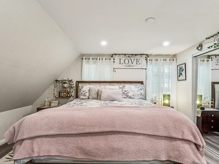 2472 Deep Creek Dr — Photo 3