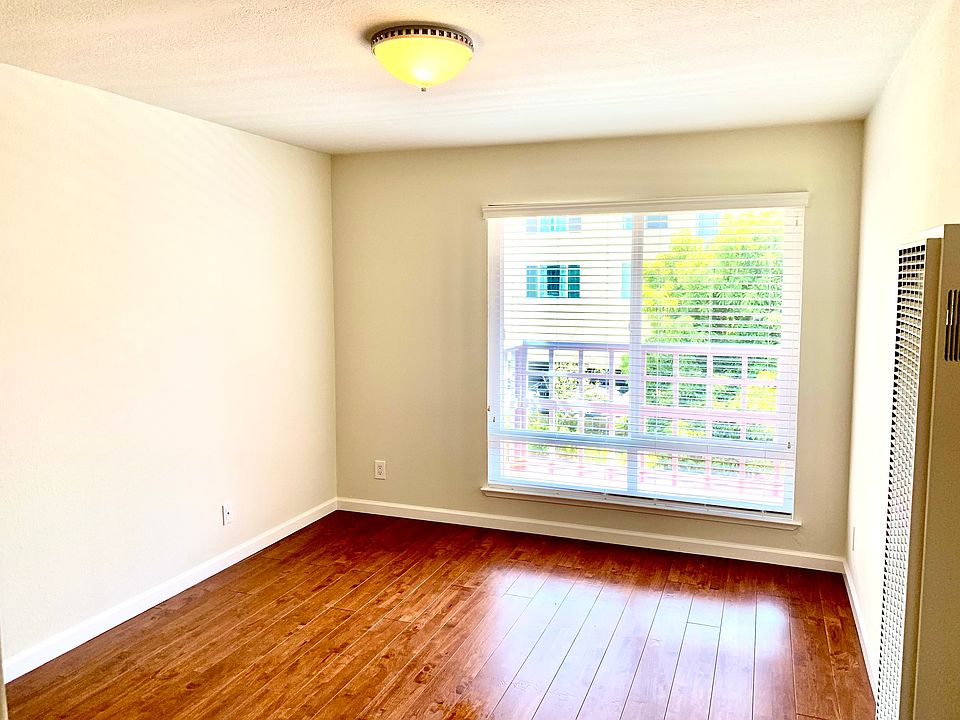 East (main) bedroom