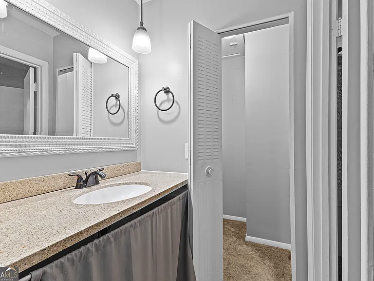 143 Twiggs Cor — Photo 15