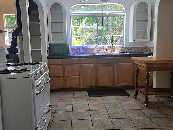 4th image of 812 N June St #0