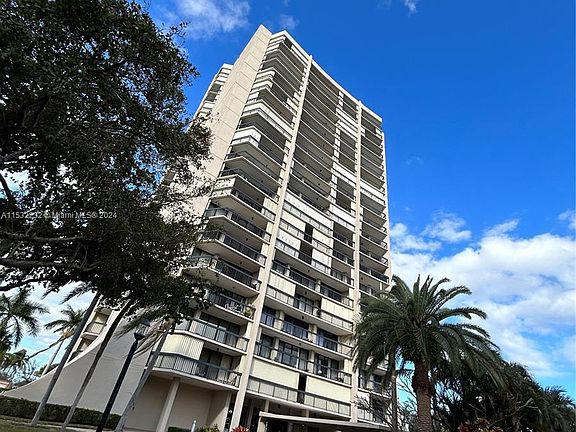 4th image of 2425 Presidential Way APT 905