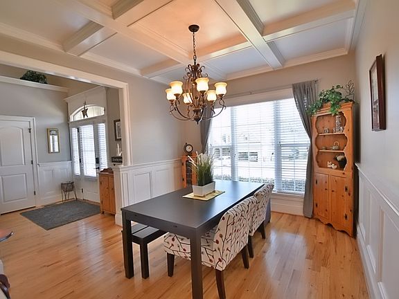 3rd image of 1679 Essex Hall Dr