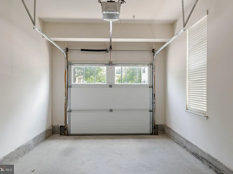 13960 Greendale Dr — Photo 46