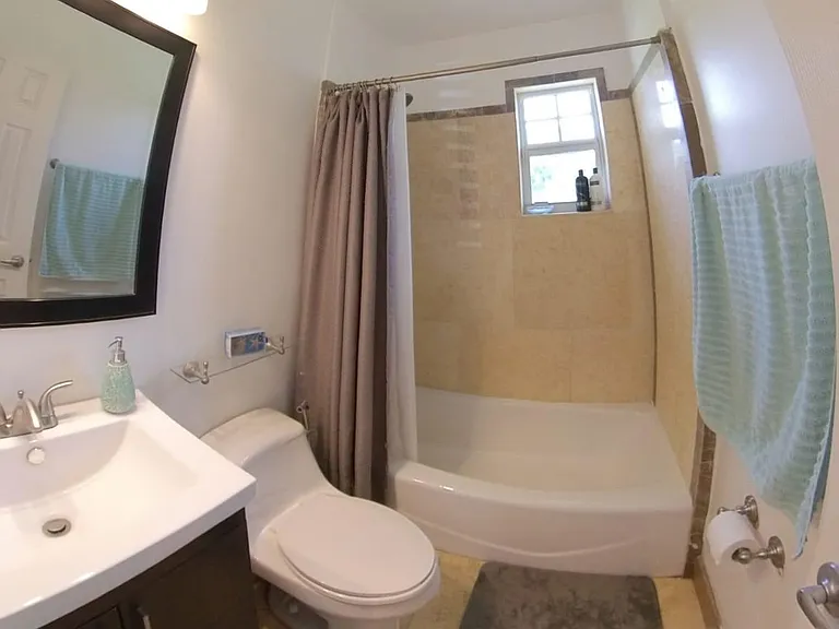 Bathroom with shower/tub