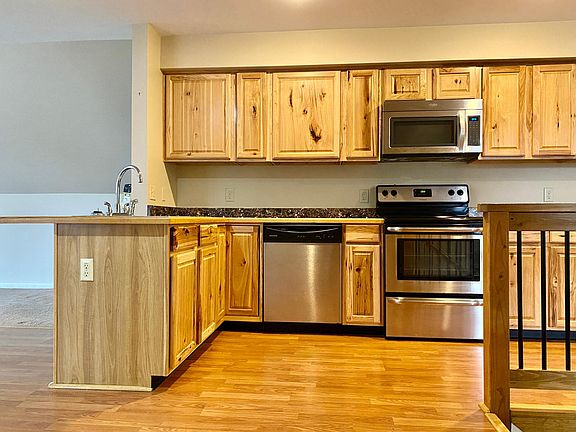 Breakfast Bar, Dishwasher, Range & Microwave