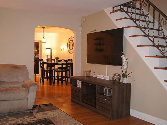 4th image of 225 Park Dr