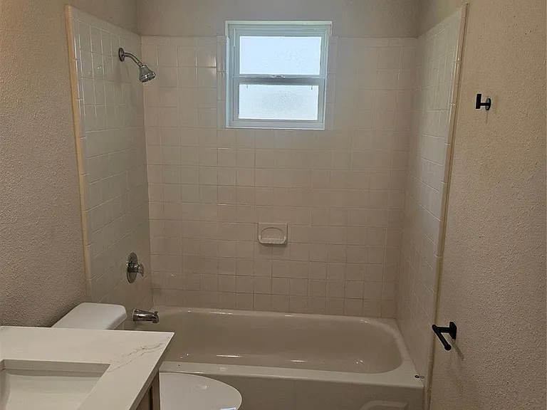 4920 Deerwood Cir — Photo 8