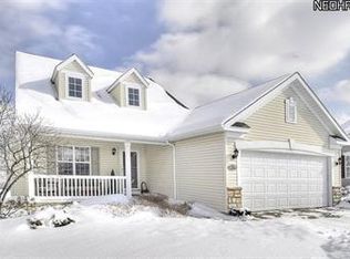 10279 Honeysuckle Ln, Broadview Heights, OH 44147