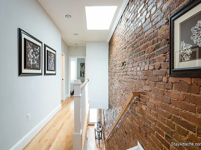 221 E St NE — Photo 12