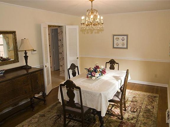 5th image of 9477 Southgate Dr