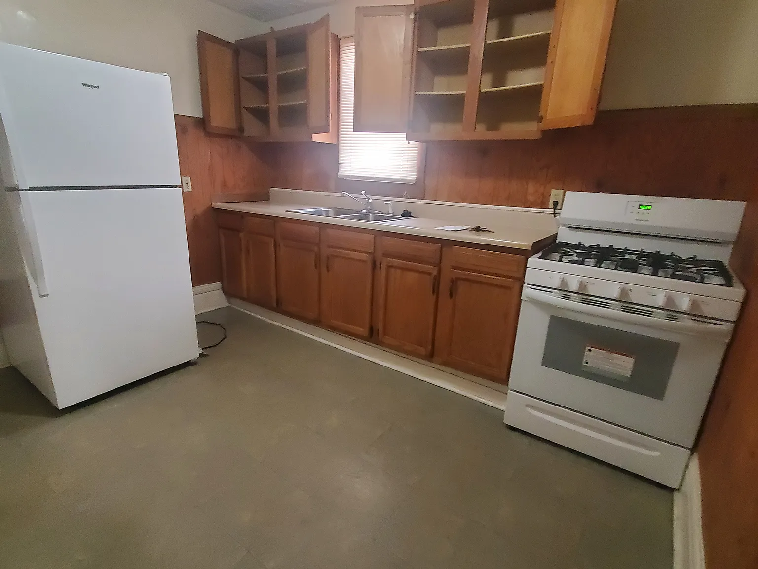 1100 Edison Ave — Photo 3