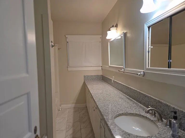 627 E Weldon Ave — Photo 7