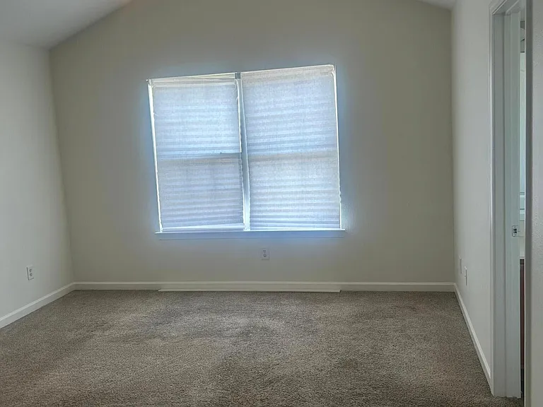 1253 Chinon Point — Photo 6