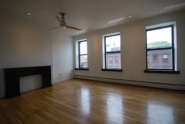 Rented by Lucien Perry | media 22