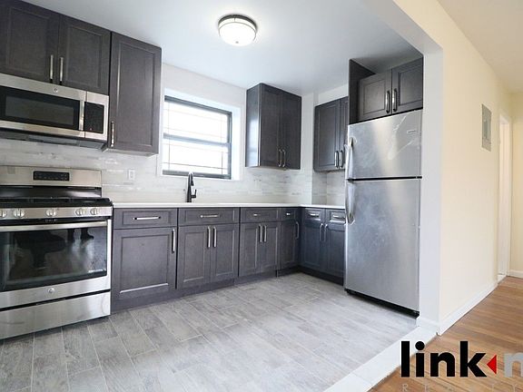 4th image of 1760 Gleason Ave #3R