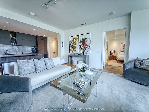 3rd image of 151 Avenue Rd #508