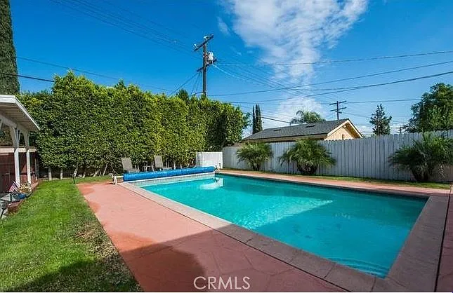 17827 Burbank Blvd — Photo 31