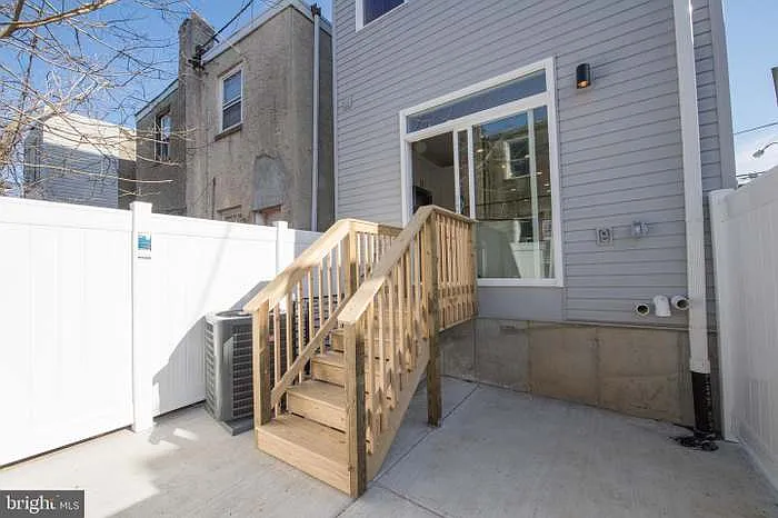 1332 S 30th St #4 — Photo 2