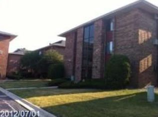 15826 Terrace Dr #O1, Oak Forest, IL 60452