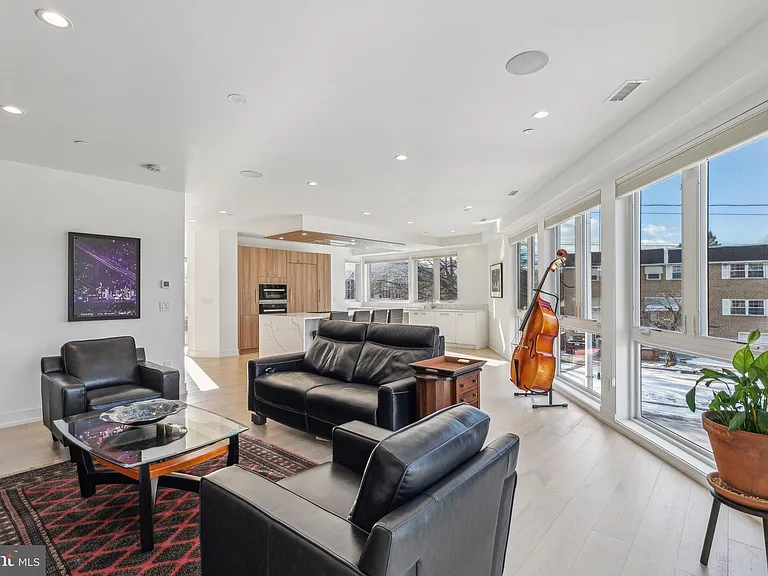 527 Brown St — Photo 12