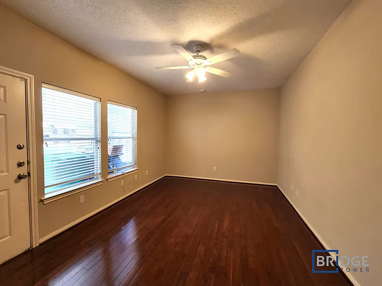 319 Birdsall St — Photo 3