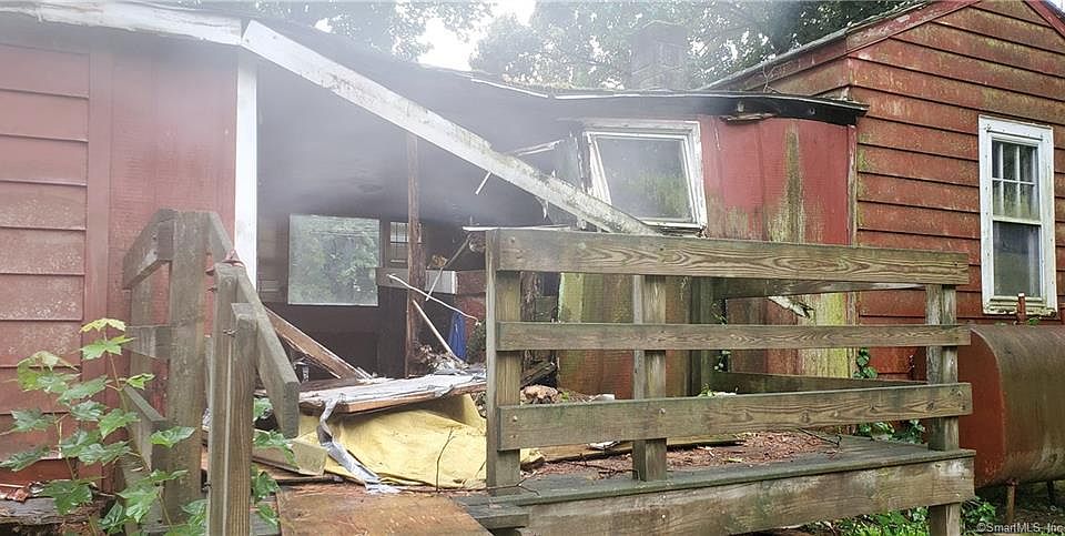 2nd image of 33 Kenyon Rd