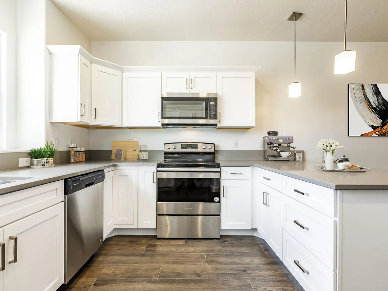 3 bed, 2.5 bath, 1630 sqft, $2,200 — Photo 3