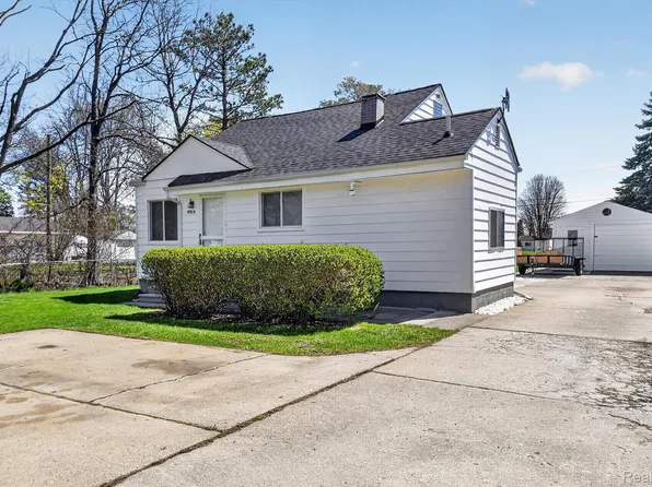 47816 Jefferson Ave, Chesterfield, MI 48047