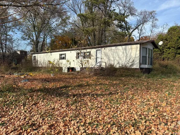 6624 S Main St, Loogootee, IN 47553