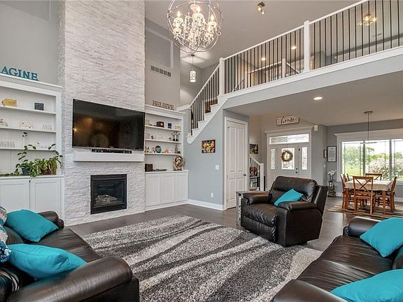 5th image of 312 Sweetwater Cir