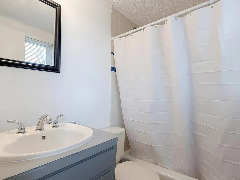 2129 1/2 S Scott Ave #A — Photo 9
