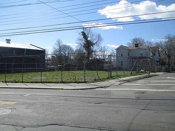 5th image of 2110 Richmond Ter