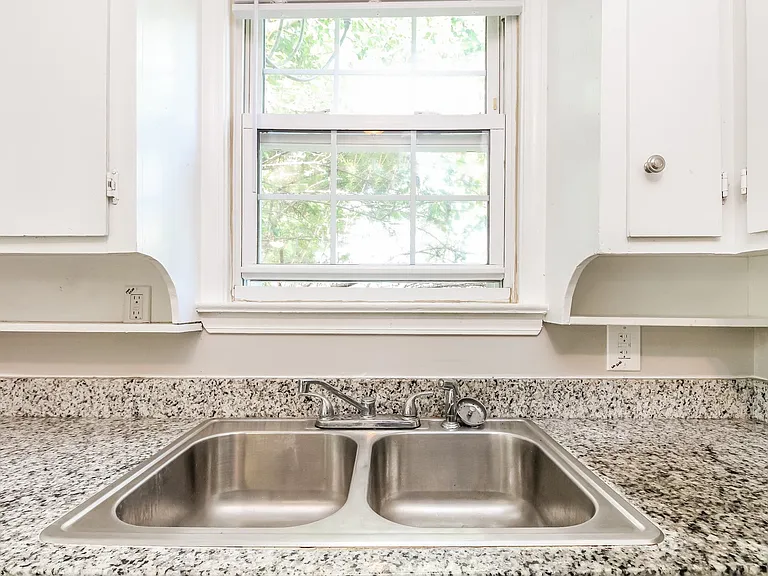 556792_022_kitchen_12920665.jpg