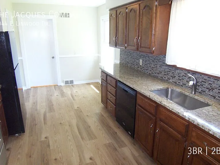 1044 E Linwood Dr — Photo 14
