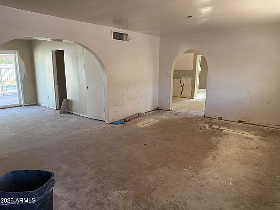 3rd image of 1002 E VERMONT Avenue