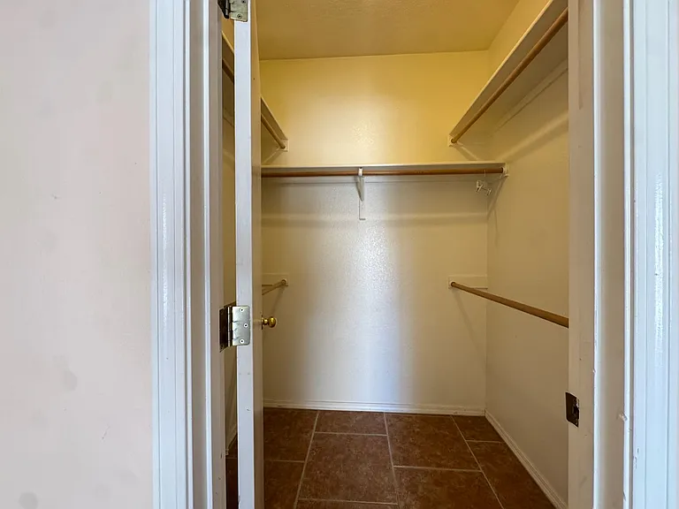 500 Phoenix Ave NW — Photo 8