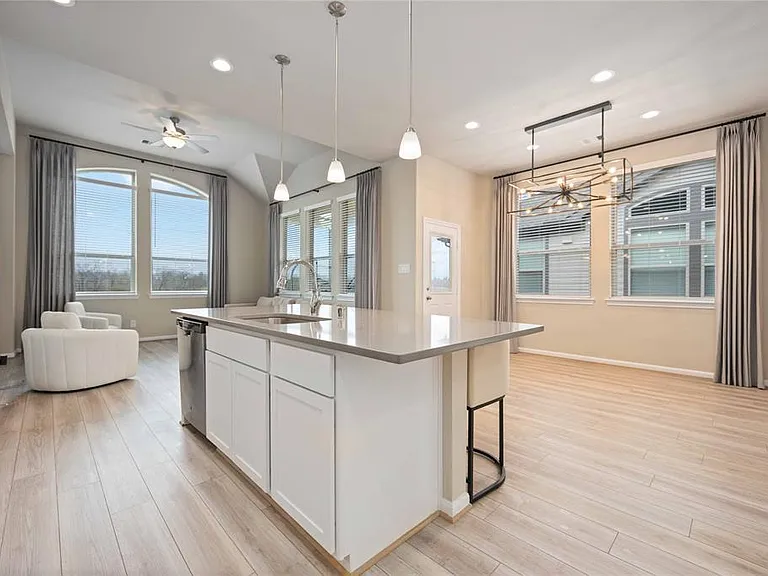 2539 Terrace Point Dr — Photo 9