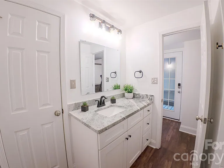 100 Willow Run Dr #2 — Photo 27