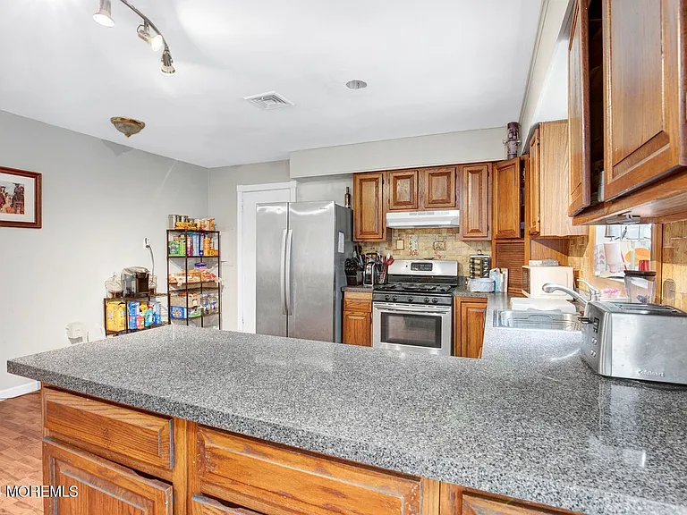 406 Chamberlain St — Photo 3