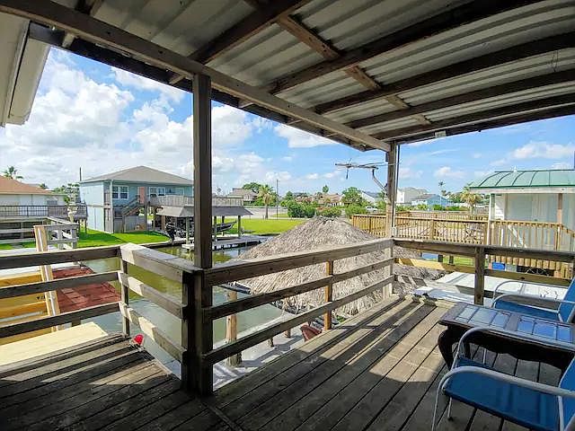 1st image of 76 Bayou Vis