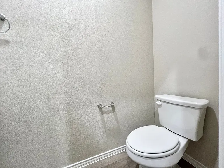 3501 NW Renfro St #204 — Photo 13