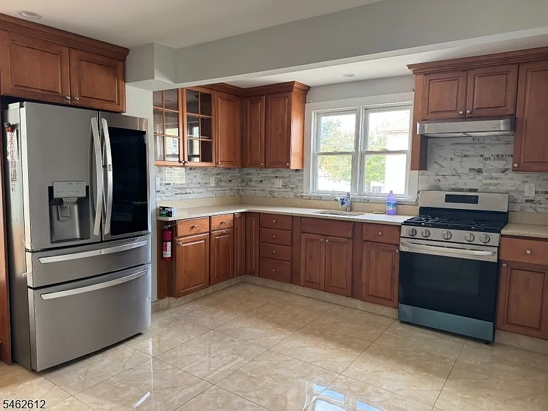 2 bed, 1.0 bath, $2,300 — Photo 2