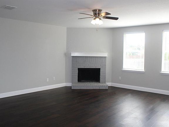 3rd image of 2802 Lake Terrace Dr