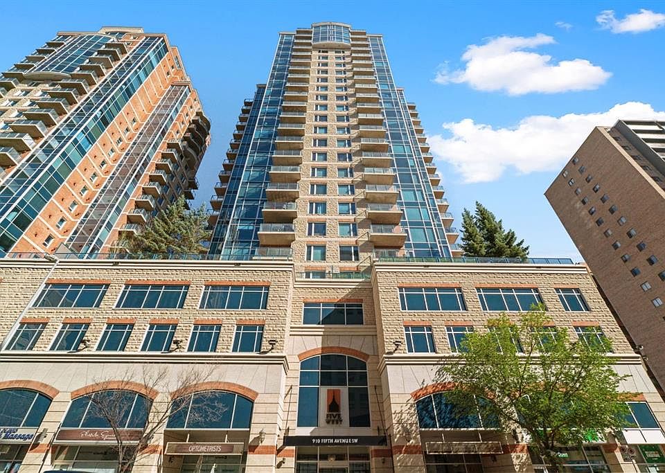 1st image of 910 S 5th Ave SW #802