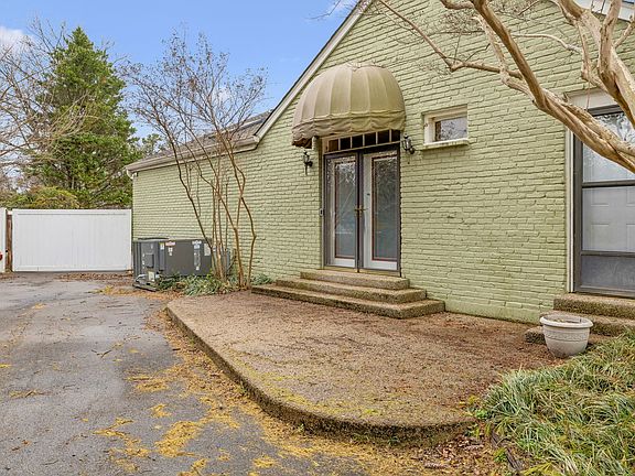 4th image of 935 Evans Rd