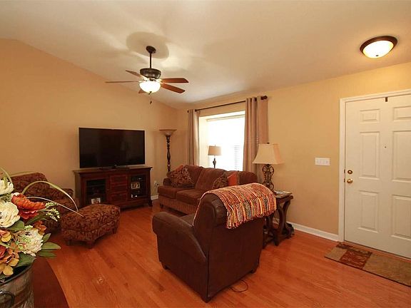 4th image of 612 Jaime Lynn Ct