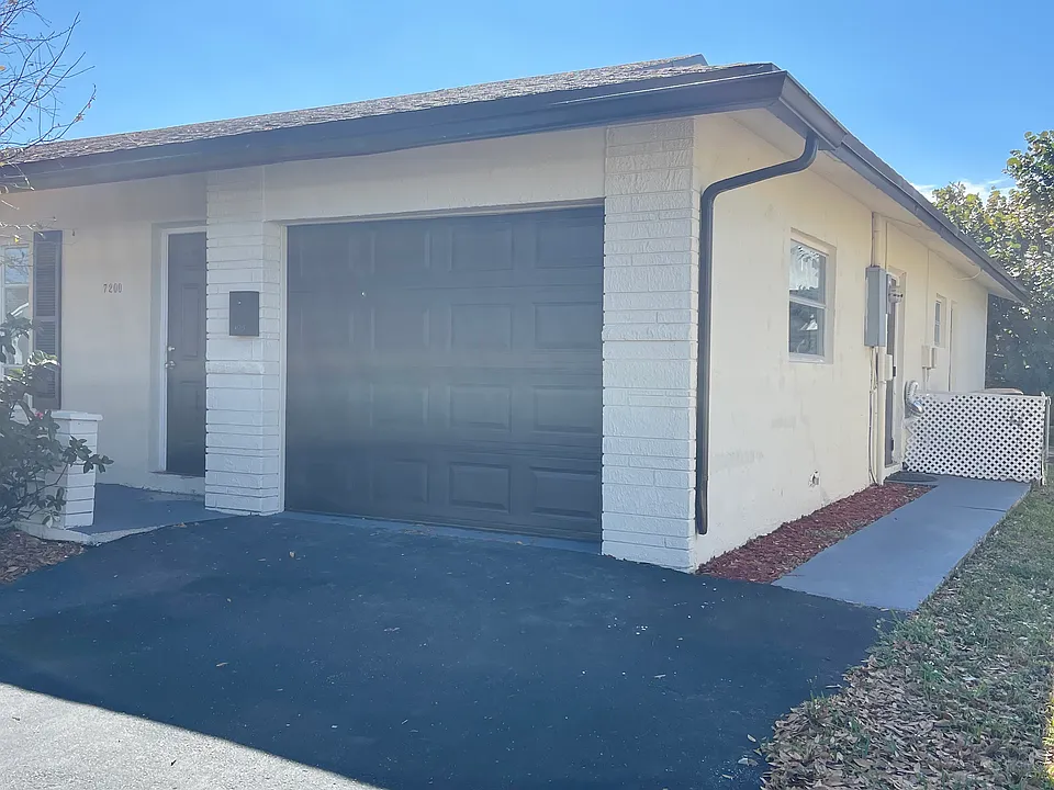 7200 NW 77th St