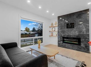 112 E Erin Grove Close SE #2, Calgary, AB T2B2T4