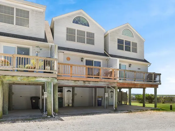 7220 Fiddler Bay Ln, Chincoteague, VA 23336
