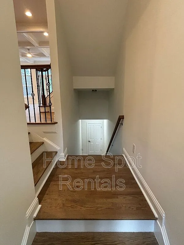 3 bed, 3.5 bath, 1968 sqft, $3,995 — Photo 4